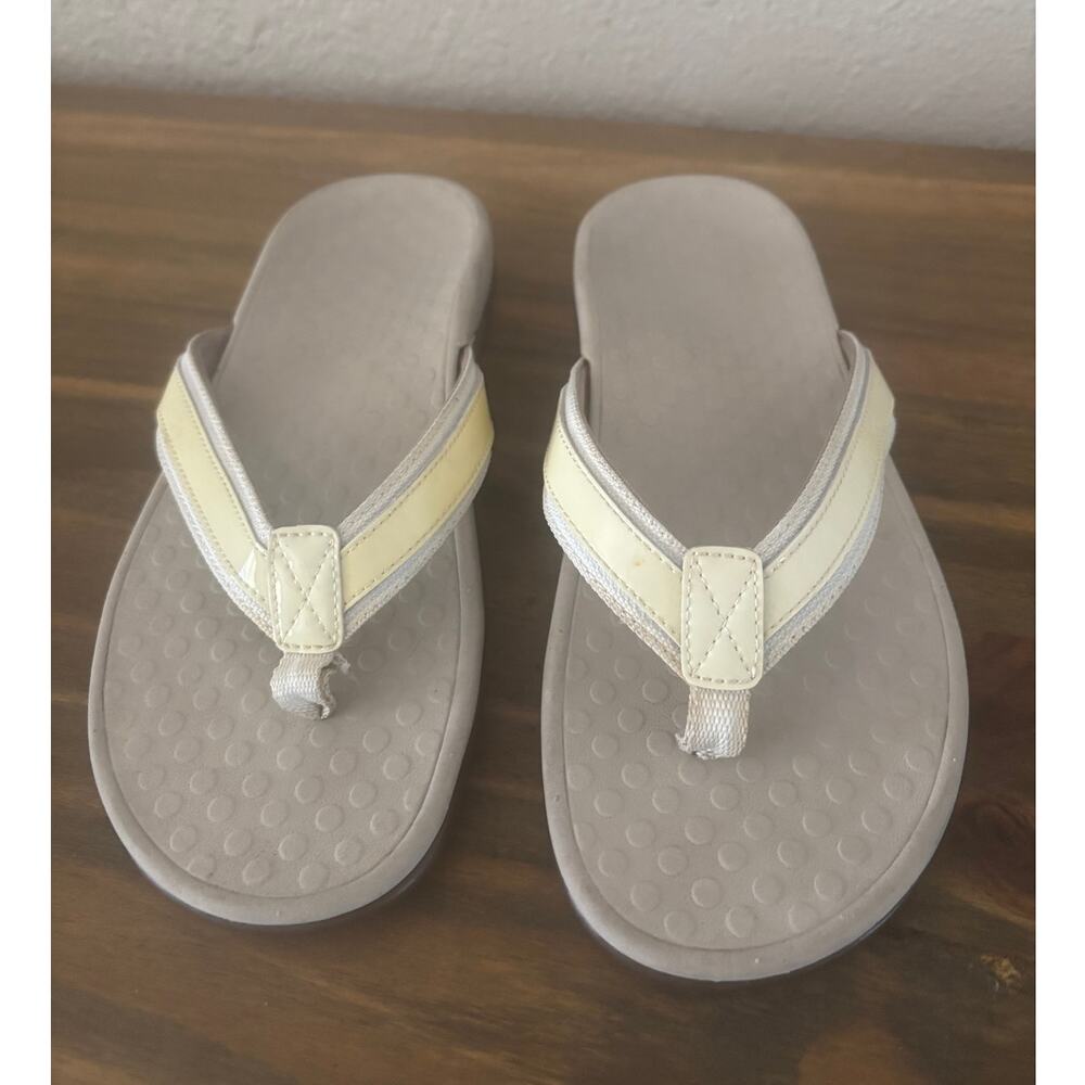 Vionic Yellow Flip Flops Size 8 - image 1